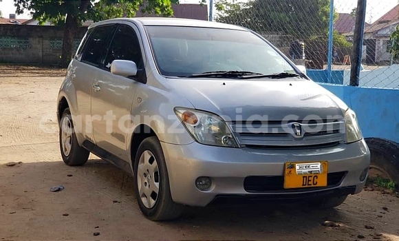 Buy Used Toyota IST Silver Car in Dar es Salaam in Dar es Salaam Buy Used Toyota IST Silver Car in Dar es Salaam in Dar es Salaam