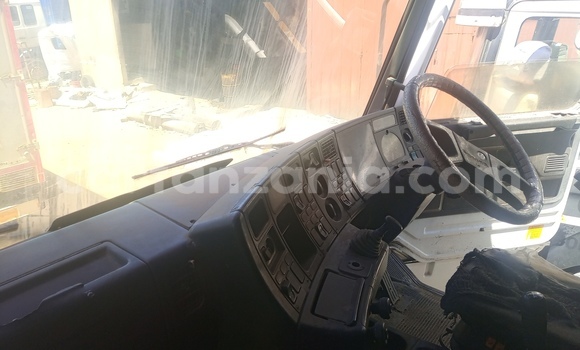 Buy Used Scania 113–320 White Truck in Iringa in Iringa Buy Used Scania 113–320 White Truck in Iringa in Iringa