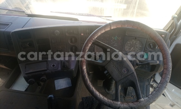 Buy Used Scania 113–320 White Truck in Iringa in Iringa Buy Used Scania 113–320 White Truck in Iringa in Iringa