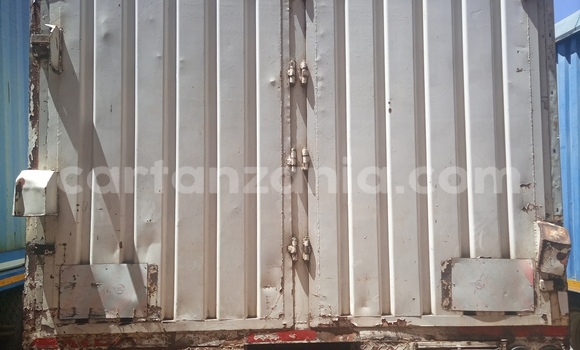 Buy Used Scania 113–320 White Truck in Iringa in Iringa Buy Used Scania 113–320 White Truck in Iringa in Iringa