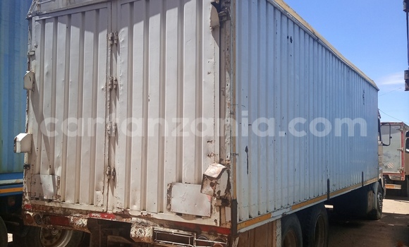 Buy Used Scania 113–320 White Truck in Iringa in Iringa Buy Used Scania 113–320 White Truck in Iringa in Iringa