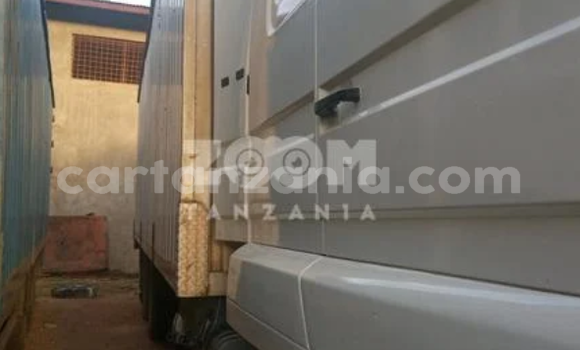 Buy Used Scania 113–320 White Truck in Iringa in Iringa Buy Used Scania 113–320 White Truck in Iringa in Iringa