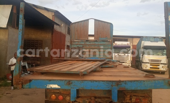 Buy Used Scania 113–320 White Truck in Iringa in Iringa Buy Used Scania 113–320 White Truck in Iringa in Iringa