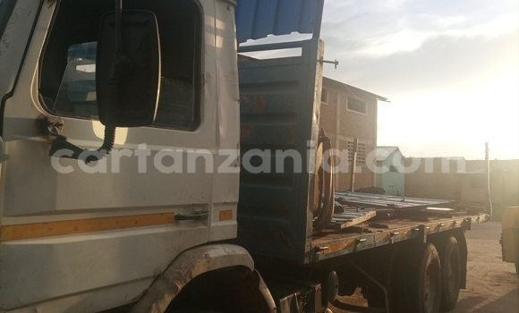 Buy Used Scania 113–320 White Truck in Iringa in Iringa Buy Used Scania 113–320 White Truck in Iringa in Iringa