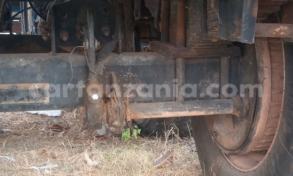 Buy Used Scania 113–320 Blue Truck in Iringa in Iringa Buy Used Scania 113–320 Blue Truck in Iringa in Iringa