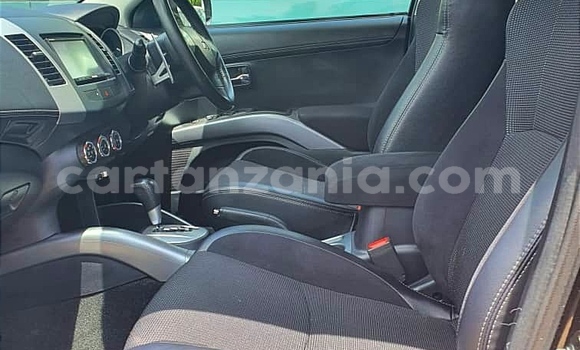 Nunua Ilio tumika Mitsubishi Outlander Nyeusi Gari ndani ya Dar es Salaam nchini Dar es Salaam Nunua Ilio tumika Mitsubishi Outlander Nyeusi Gari ndani ya Dar es Salaam nchini Dar es Salaam