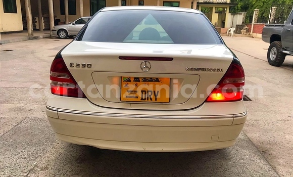 Nunua Ilio tumika MercedesâBenz CâClass Nyeupe Gari ndani ya Dar es Salaam nchini Dar es Salaam Nunua Ilio tumika MercedesâBenz CâClass Nyeupe Gari ndani ya Dar es Salaam nchini Dar es Salaam