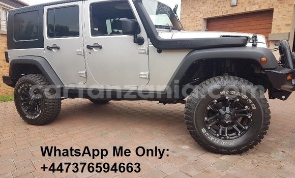 Nunua Ilio tumika Jeep Wrangler Fedha Gari ndani ya Dar es Salaam nchini Dar es Salaam