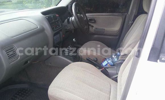 Nunua Ilio tumika Suzuki Grand Vitara Nyeupe Gari ndani ya Dar es Salaam nchini Dar es Salaam Nunua Ilio tumika Suzuki Grand Vitara Nyeupe Gari ndani ya Dar es Salaam nchini Dar es Salaam