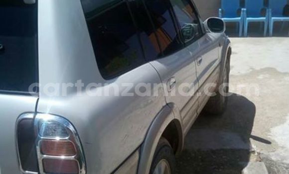 Nunua Ilio tumika Toyota RAV4 Fedha Gari ndani ya Dar es Salaam nchini Dar es Salaam Nunua Ilio tumika Toyota RAV4 Fedha Gari ndani ya Dar es Salaam nchini Dar es Salaam