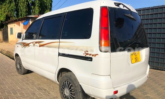 Buy Used Toyota Noah White Car in Dar es Salaam in Dar es Salaam Buy Used Toyota Noah White Car in Dar es Salaam in Dar es Salaam