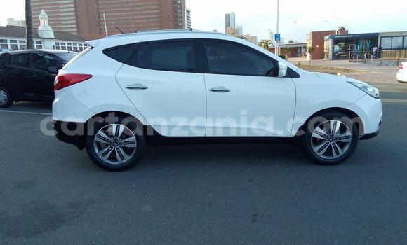 Buy Used Hyundai Coupe White Car in Arusha in Arusha