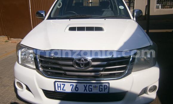Buy Used Toyota Hilux White Car in Bagamoyo in Pwani Buy Used Toyota Hilux White Car in Bagamoyo in Pwani