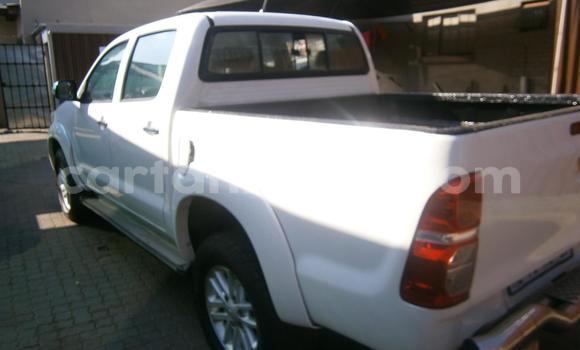 Buy Used Toyota Hilux White Car in Bagamoyo in Pwani Buy Used Toyota Hilux White Car in Bagamoyo in Pwani