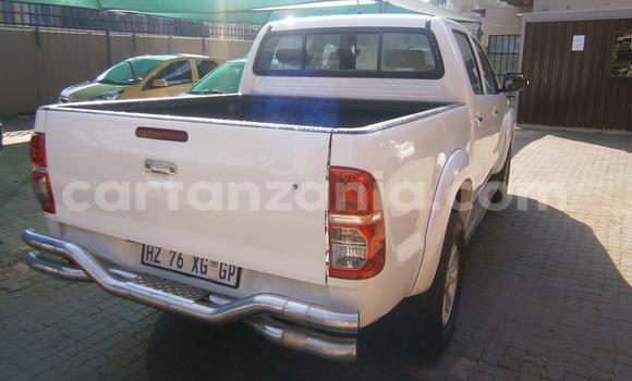 Buy Used Toyota Hilux White Car in Bagamoyo in Pwani Buy Used Toyota Hilux White Car in Bagamoyo in Pwani