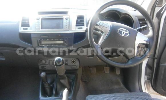 Buy Used Toyota Hilux White Car in Bagamoyo in Pwani Buy Used Toyota Hilux White Car in Bagamoyo in Pwani