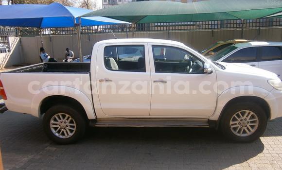 Buy Used Toyota Hilux White Car in Bagamoyo in Pwani Buy Used Toyota Hilux White Car in Bagamoyo in Pwani