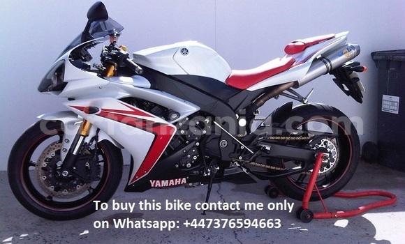 Nunua Ilio tumika Yamaha R1 Nyeupe Bike ndani ya Dar es Salaam nchini Dar es Salaam
