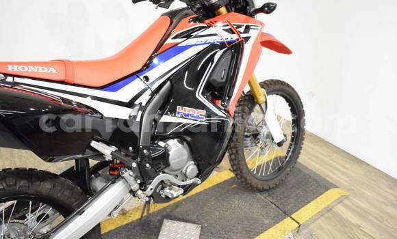 Nunua Ilio tumika Honda CRF Nyekundu Bike ndani ya Babati Mjini nchini Manyara Nunua Ilio tumika Honda CRF Nyekundu Bike ndani ya Babati Mjini nchini Manyara