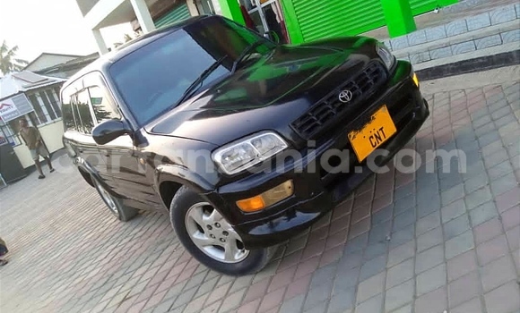 Nunua Ilio tumika Toyota RAV4 Nyeusi Gari ndani ya Dar es Salaam nchini Dar es Salaam