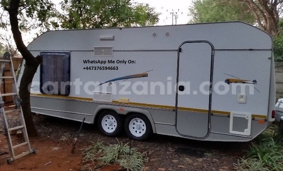 Nunua Ilio tumika Toyota Land Cruiser Nyeupe Gari ndani ya Dar es Salaam nchini Dar es Salaam