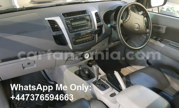 Nunua Ilio tumika Toyota Hilux Nyeusi Gari ndani ya Dar es Salaam nchini Dar es Salaam Nunua Ilio tumika Toyota Hilux Nyeusi Gari ndani ya Dar es Salaam nchini Dar es Salaam