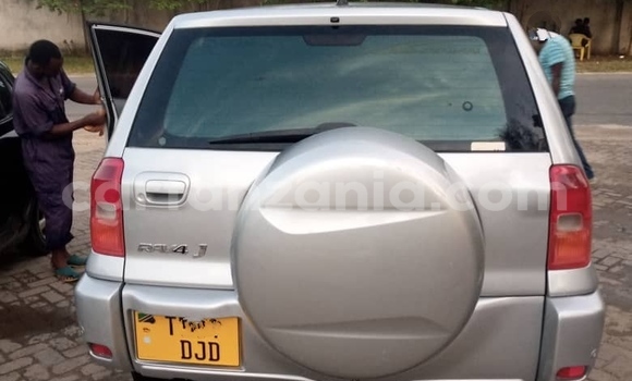 Nunua Ilio tumika Toyota RAV4 Fedha Gari ndani ya Dar es Salaam nchini Dar es Salaam Nunua Ilio tumika Toyota RAV4 Fedha Gari ndani ya Dar es Salaam nchini Dar es Salaam
