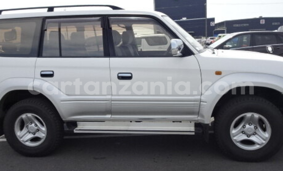 Nunua Ilio tumika Toyota Land Cruiser Prado Nyeupe Gari ndani ya Dar es Salaam nchini Dar es Salaam