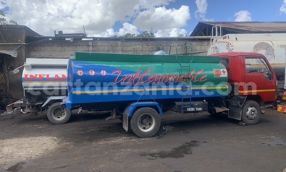 Buy Used Mitsubishi Van Blue Truck in Dar es Salaam in Dar es Salaam