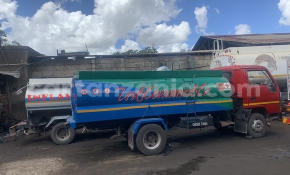 Buy Used Mitsubishi Van Blue Truck in Dar es Salaam in Dar es Salaam Buy Used Mitsubishi Van Blue Truck in Dar es Salaam in Dar es Salaam