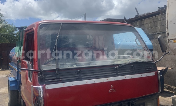 Buy Used Mitsubishi Van Blue Truck in Dar es Salaam in Dar es Salaam Buy Used Mitsubishi Van Blue Truck in Dar es Salaam in Dar es Salaam