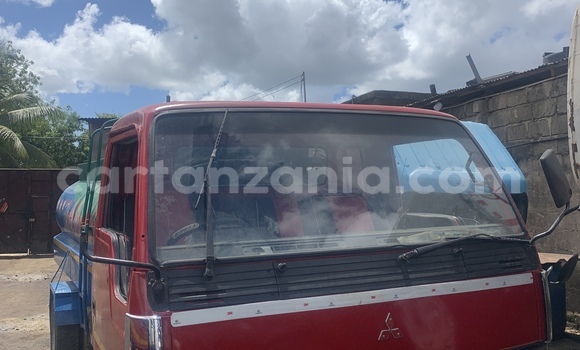 Buy Used Mitsubishi Van Blue Truck in Dar es Salaam in Dar es Salaam Buy Used Mitsubishi Van Blue Truck in Dar es Salaam in Dar es Salaam