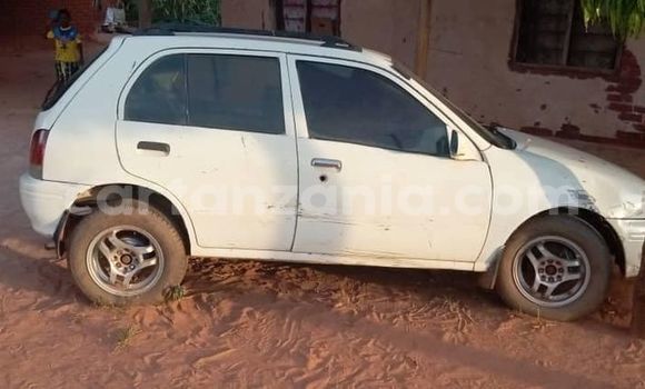 Buy Used Toyota Starlet White Car in Dar es Salaam in Dar es Salaam