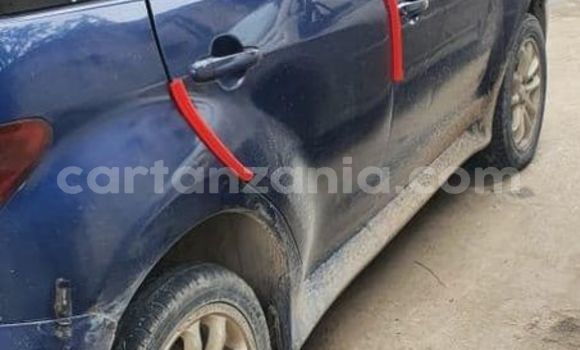Nunua Ilio tumika Toyota IST Bluu Gari ndani ya Dar es Salaam nchini Dar es Salaam