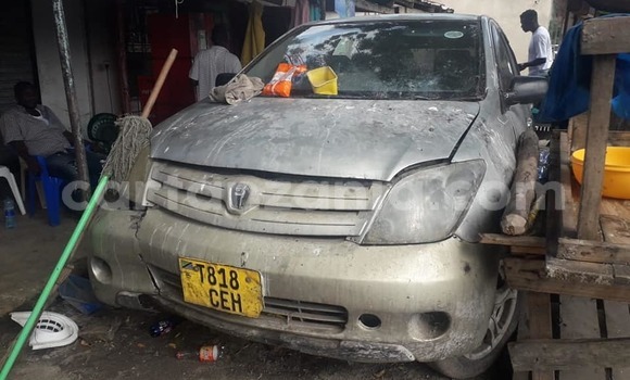 Buy Used Toyota IST Silver Car in Dar es Salaam in Dar es Salaam Buy Used Toyota IST Silver Car in Dar es Salaam in Dar es Salaam