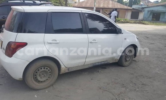 Buy Used Toyota IST White Car in Dar es Salaam in Dar es Salaam Buy Used Toyota IST White Car in Dar es Salaam in Dar es Salaam