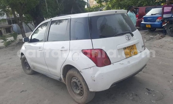 Buy Used Toyota IST White Car in Dar es Salaam in Dar es Salaam Buy Used Toyota IST White Car in Dar es Salaam in Dar es Salaam