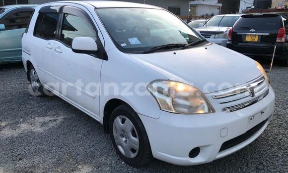 Nunua Ilio tumika Toyota Raum Nyeupe Gari ndani ya Dar es Salaam nchini Dar es Salaam