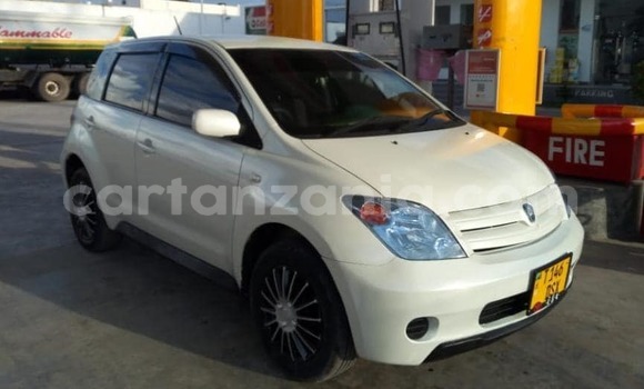 Buy Used Toyota IST White Car in Dar es Salaam in Dar es Salaam Buy Used Toyota IST White Car in Dar es Salaam in Dar es Salaam