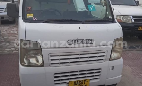 Nunua Ilio tumika Suzuki Carry Nyeupe Gari ndani ya Dar es Salaam nchini Dar es Salaam