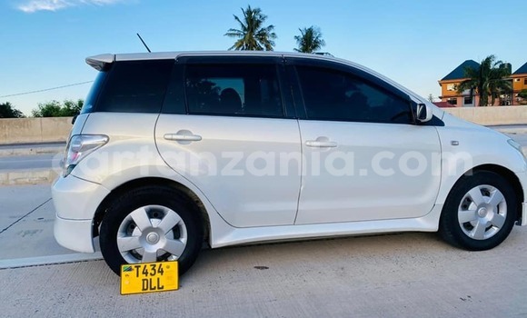 Buy Used Toyota IST White Car in Dar es Salaam in Dar es Salaam