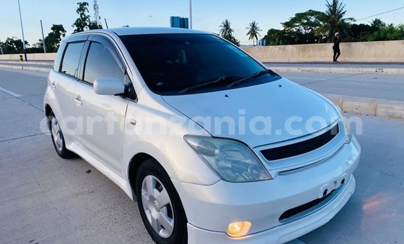 Buy Used Toyota IST White Car in Dar es Salaam in Dar es Salaam Buy Used Toyota IST White Car in Dar es Salaam in Dar es Salaam