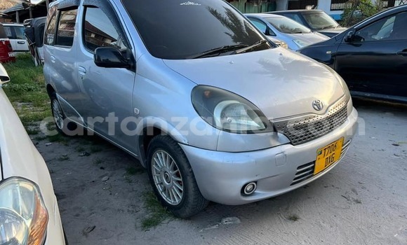 Nunua Ilio tumika Toyota FunCargo Fedha Gari ndani ya Dar es Salaam nchini Dar es Salaam