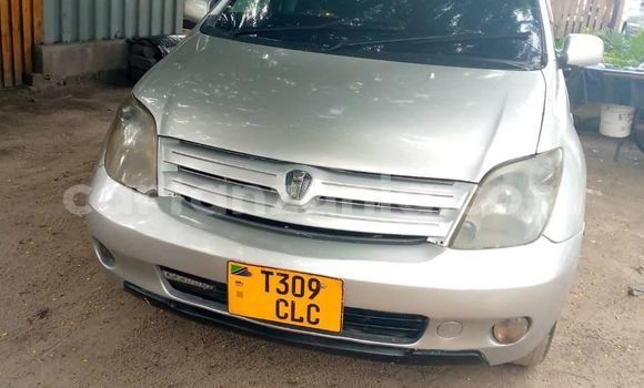 Nunua Ilio tumika Toyota IST Fedha Gari ndani ya Dar es Salaam nchini Dar es Salaam