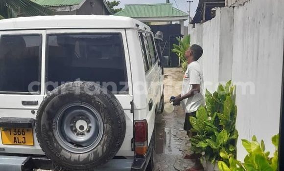 Nunua Ilio tumika Toyota Land Cruiser Nyeupe Gari ndani ya Dar es Salaam nchini Dar es Salaam Nunua Ilio tumika Toyota Land Cruiser Nyeupe Gari ndani ya Dar es Salaam nchini Dar es Salaam