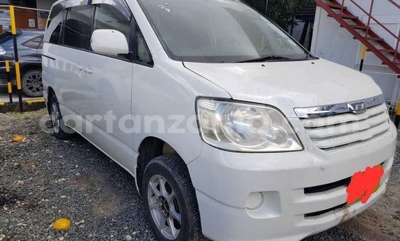 Buy Used Toyota Noah White Car in Dar es Salaam in Dar es Salaam