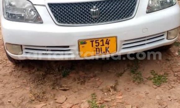 Nunua Ilio tumika Toyota Crown Nyeupe Gari ndani ya Dar es Salaam nchini Dar es Salaam