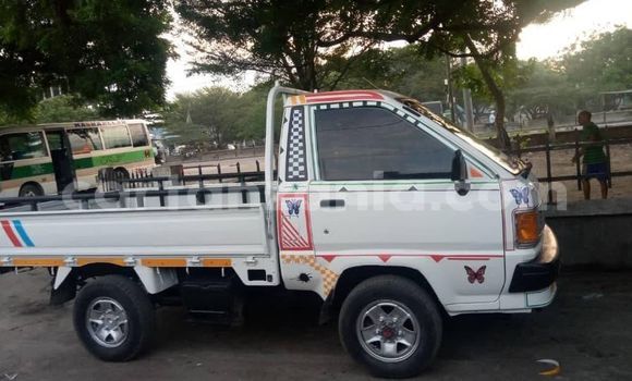 Buy Used Toyota LiteAce White Car in Dar es Salaam in Dar es Salaam