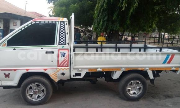 Buy Used Toyota LiteAce White Car in Dar es Salaam in Dar es Salaam Buy Used Toyota LiteAce White Car in Dar es Salaam in Dar es Salaam