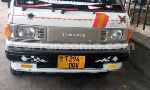 Buy Used Toyota LiteAce White Car in Dar es Salaam in Dar es Salaam Buy Used Toyota LiteAce White Car in Dar es Salaam in Dar es Salaam